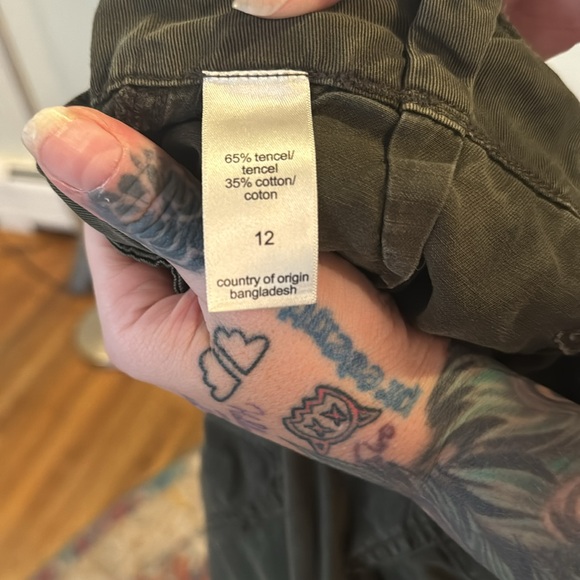 Maurice’s super soft cargo pants - Picture 4 of 4